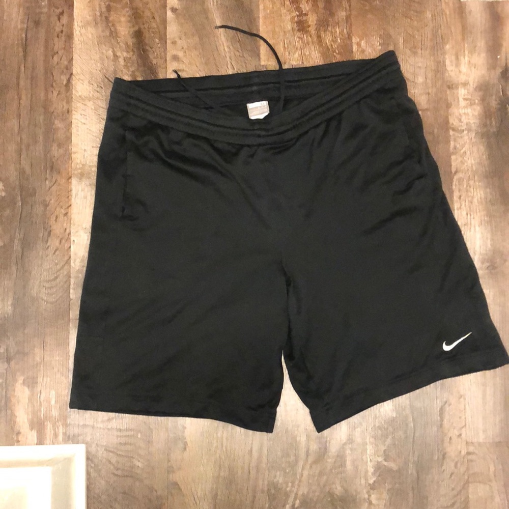 Men’s medium large black Nike Dri-fit athletic shorts